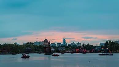 8K西安大雁塔夜景湖面游船游览城市宣传延视频的预览图